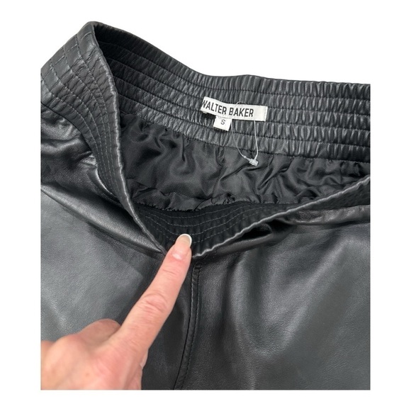 WALTER BAKER HIGH WAISTED BLACK LEATHER SHORTS
Size S new without tag - Picture 11 of 13